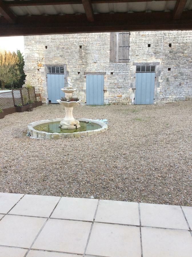 Le Petit Bijou Bed & Breakfast Saint-Fraigne Bagian luar foto