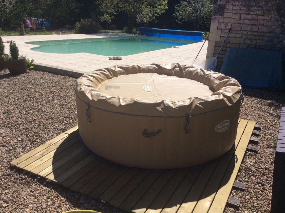 Le Petit Bijou Bed & Breakfast Saint-Fraigne Bagian luar foto