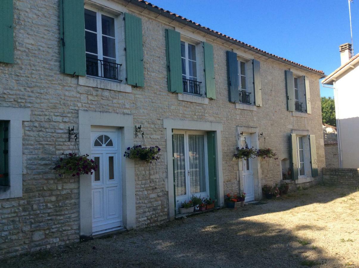 Le Petit Bijou Bed & Breakfast Saint-Fraigne Bagian luar foto