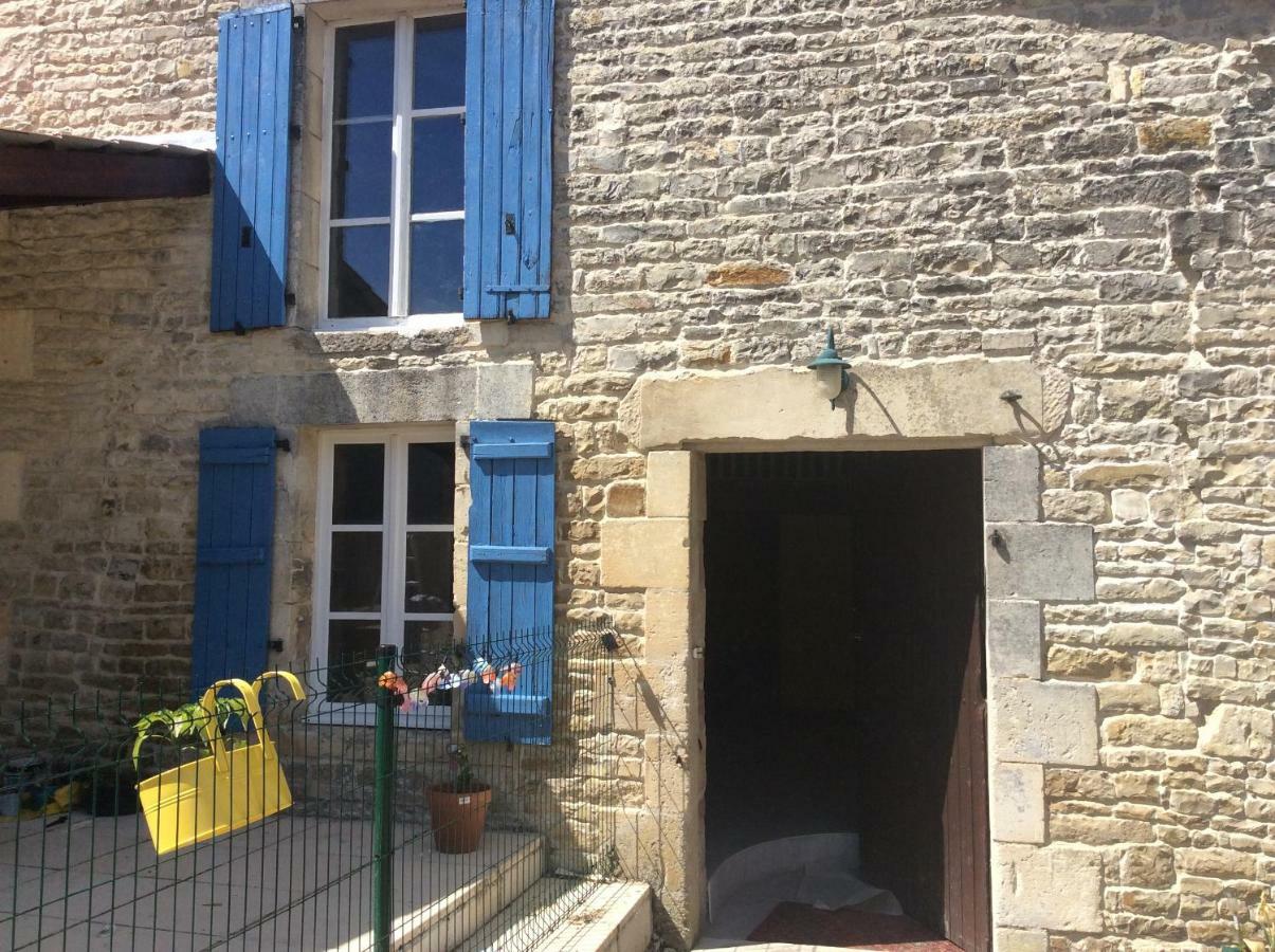 Le Petit Bijou Bed & Breakfast Saint-Fraigne Bagian luar foto