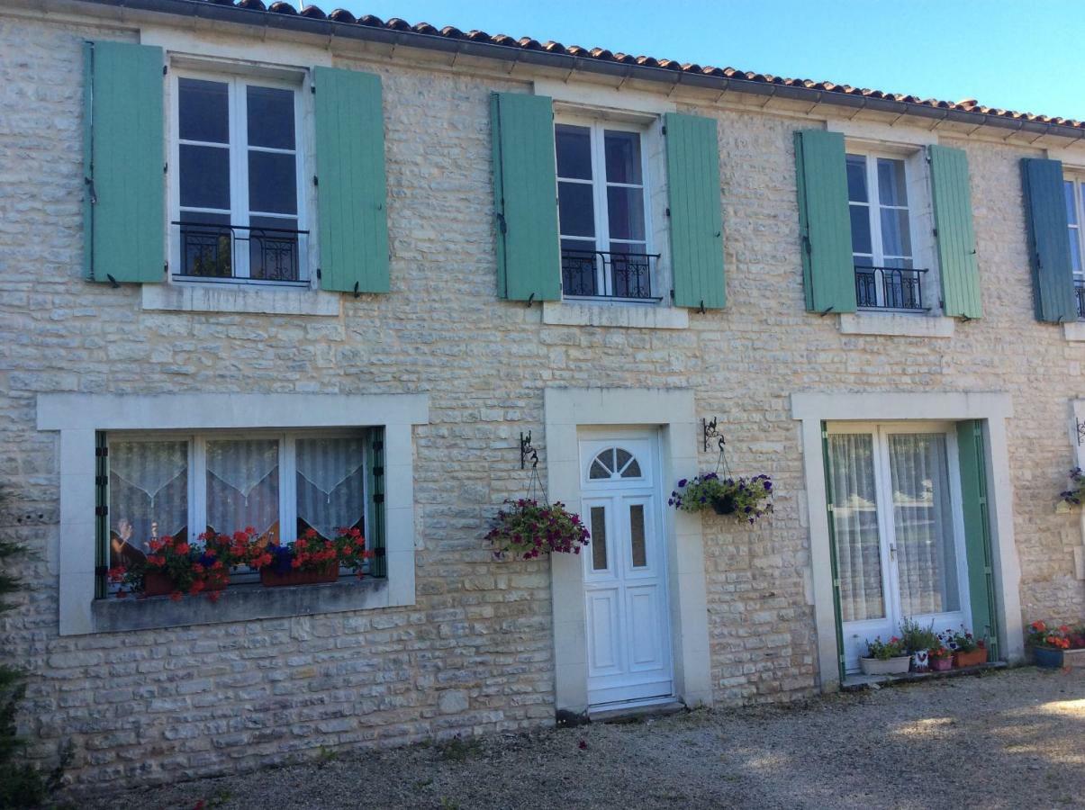 Le Petit Bijou Bed & Breakfast Saint-Fraigne Bagian luar foto