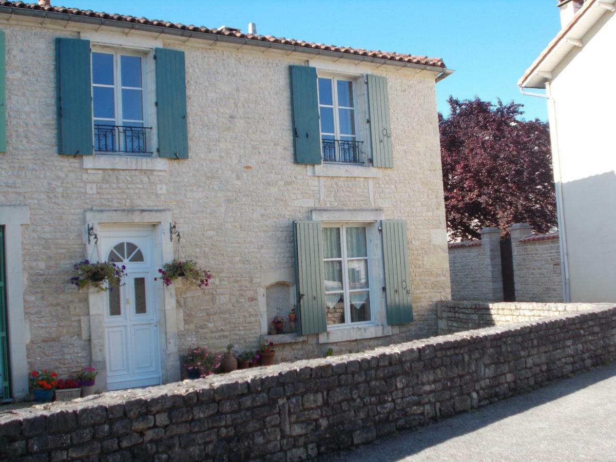 Le Petit Bijou Bed & Breakfast Saint-Fraigne Bagian luar foto