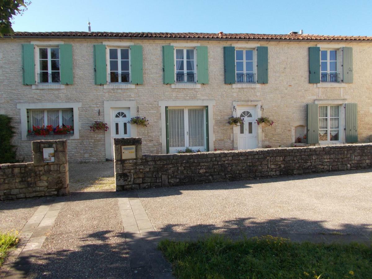 Le Petit Bijou Bed & Breakfast Saint-Fraigne Bagian luar foto
